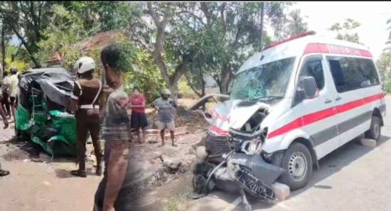 ත්‍රිරෝද රථ රියැදුරෙකුට දිවිඅහිමි කළ ගිලන්රථ අනතුර